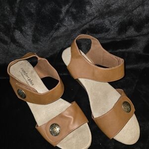 comfort plus by Predictions Women's Tan Sandals